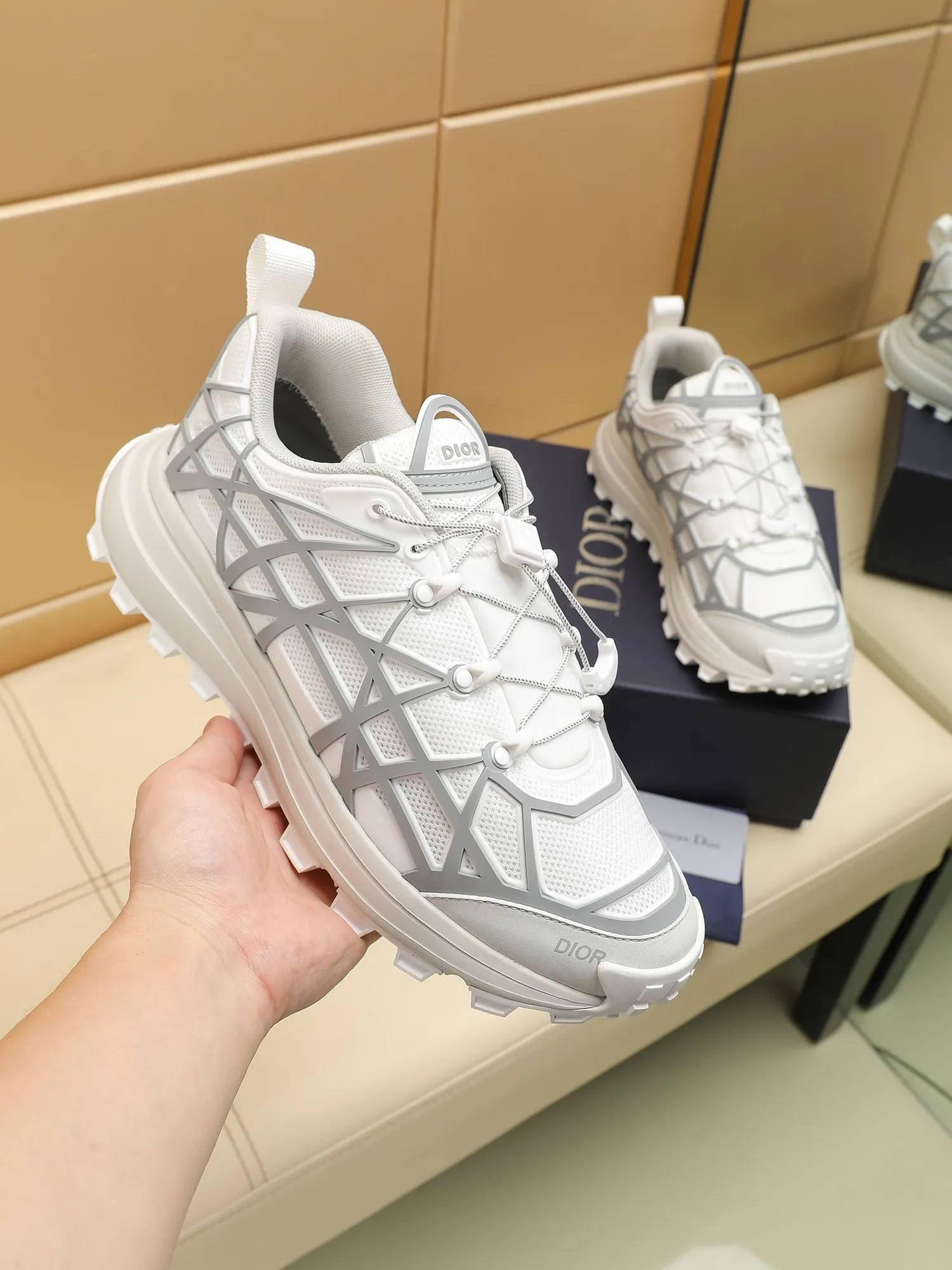 Men's Men's Shoes 💰520 [New Style] 🏍️🏍️Dior-B31 RUNNER sneakers highlight the fashionable silhouette, decorated with curved cannage pattern, reinterpreting classic patterns in a structural style, enriching Dior's 2023 summer men's wear series. Meticulously crafted using the advanced craftsmanship of hiking shoes, it blends outdoor culture with Dior heritage. Code number 38-45, multiple colors available, 38-44 (45 can be customized
